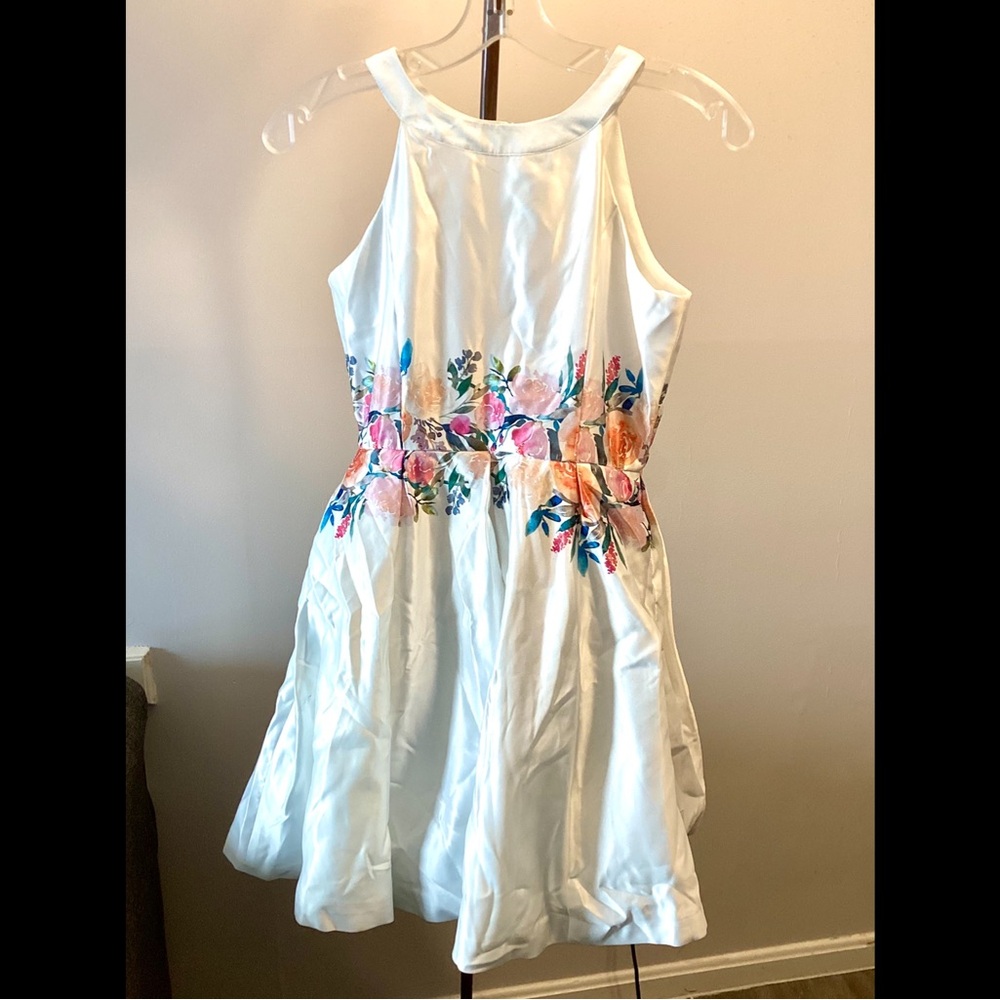 14 Elegant Flower Girl White Full Skirt Dress Floral Waist Sleeveless High neck